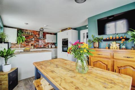 Dining to Kitchen