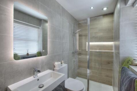 16. Master en-suite