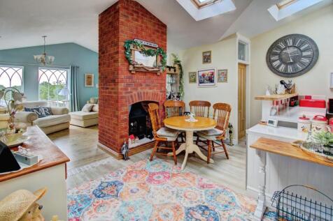 2 - Breakfast Room