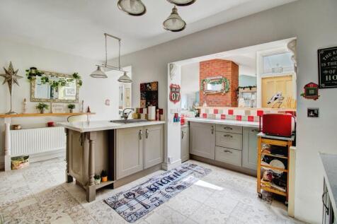 8 - Kitchen Suite