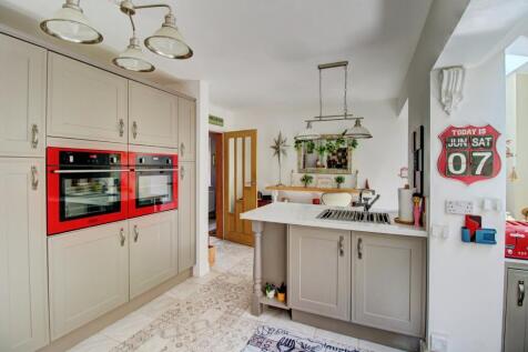 9 - Kitchen Suite (alt view)