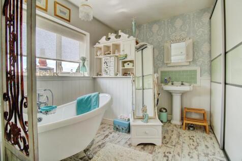 12 - Bedroom One En Suite