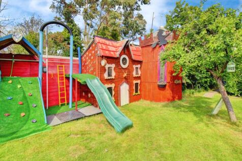 33 - Children&#39;s Play Area