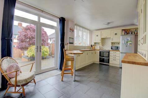 Kitchen with Breakfast Bar