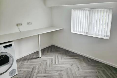 Dressing Room/Laundry
