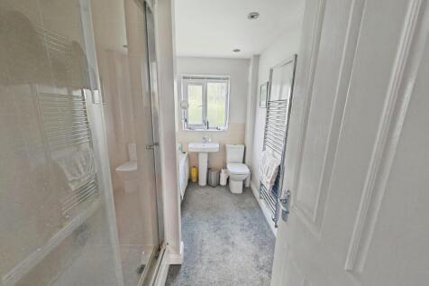 En-suite to Master Bedroom