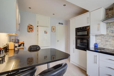 5 WILLOW CLOSE-23