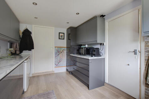 5 WILLOW CLOSE-22