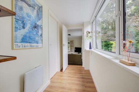 5 WILLOW CLOSE-8