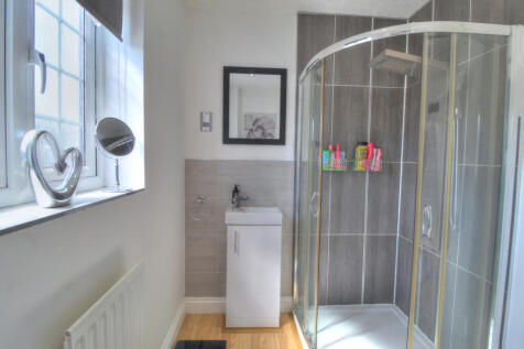 Bedroom 1 - Ensuite