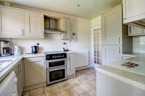 Kitchen (reverse angle)