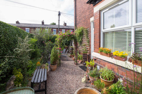 35 GARDEN WALK-23