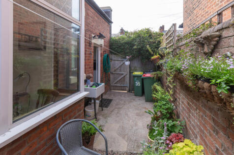 35 GARDEN WALK-18