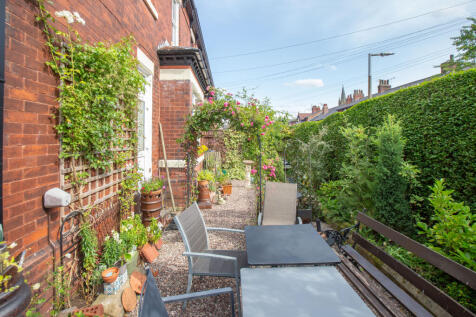 35 GARDEN WALK-20