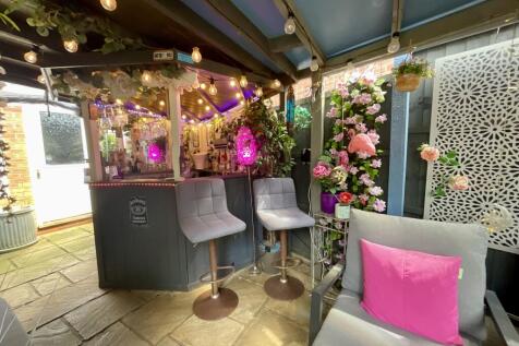 Outside Entertaining Area