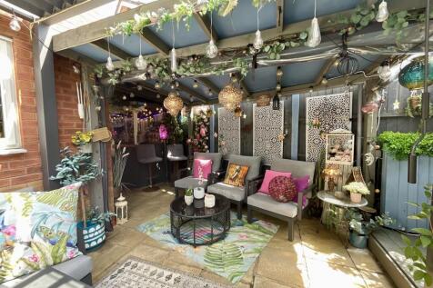 Outside Entertaining Area