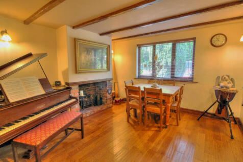 Sitting/Dining Room