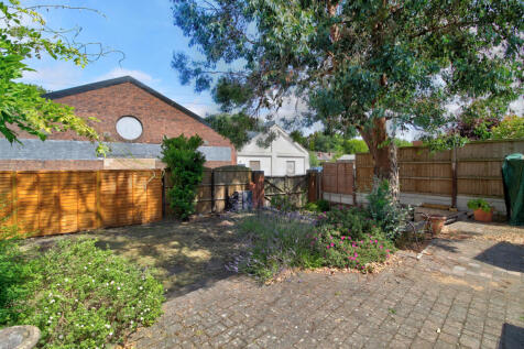 Garden and driveway