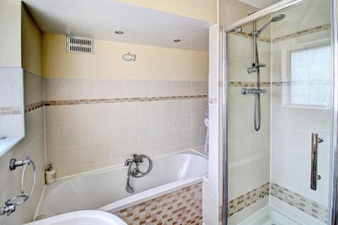 Family Bathroom (alt view)