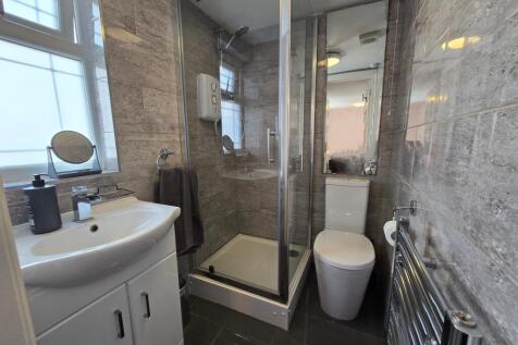 Bedroom 4 Ensuite