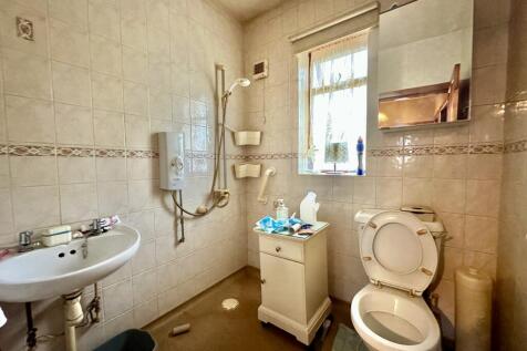 15. Wetroom.JPG