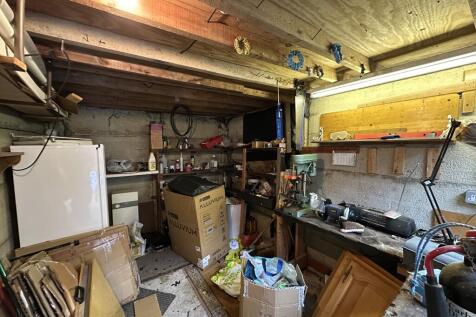 18. Garage.JPG