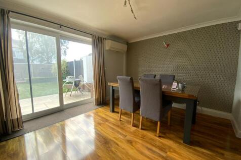 10. Dining room