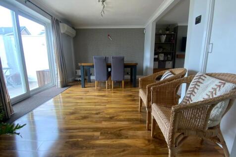 11. Dining room