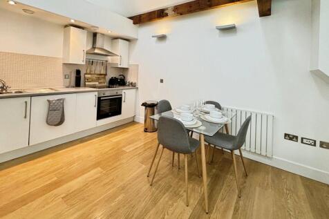 Kitchen/Dining Area