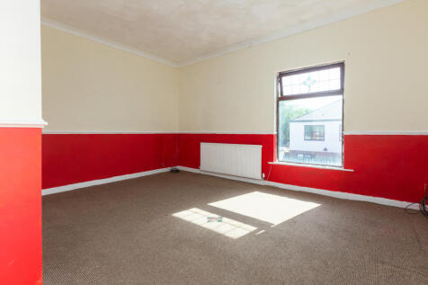 296 WOODHOUSE LANE-9