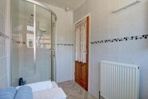 Bathroom 1.3