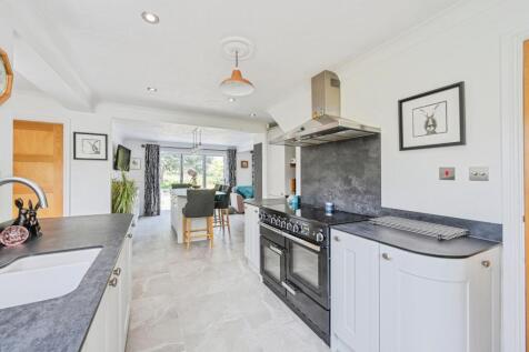 Kitchen (alt view)