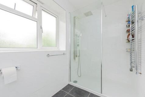 Ensuite bedroom 1