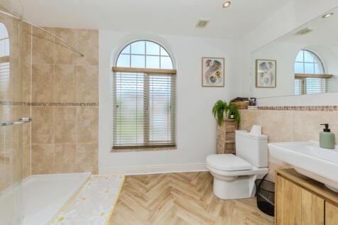 Master Bedroom En-suite
