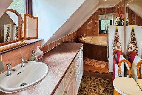 En-Suite Bathroom