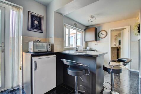 Kitchen Breakfast Bar