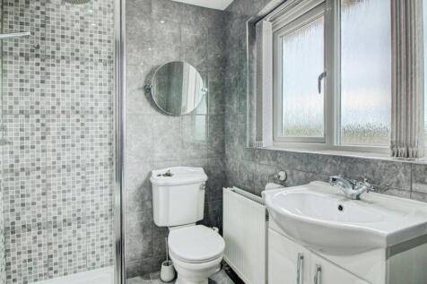 Family Bathroom (Shower side)