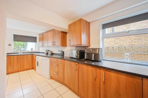 Kitchen (alt view)