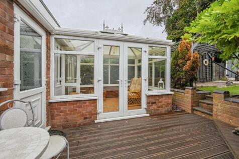 Garden Decking &amp; Conservatory