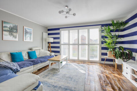 3 LONGSHAW CLOSE-13