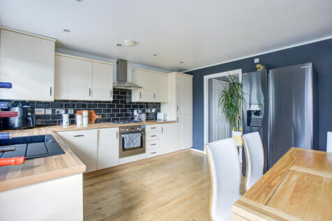3 LONGSHAW CLOSE-23