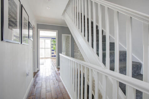 3 LONGSHAW CLOSE-10