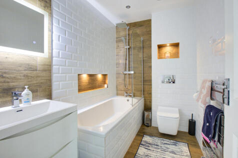 3 LONGSHAW CLOSE-12