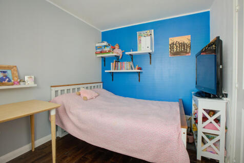 3 LONGSHAW CLOSE-8
