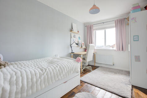 3 LONGSHAW CLOSE