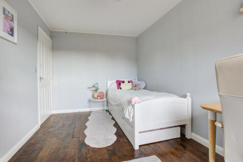 3 LONGSHAW CLOSE-2