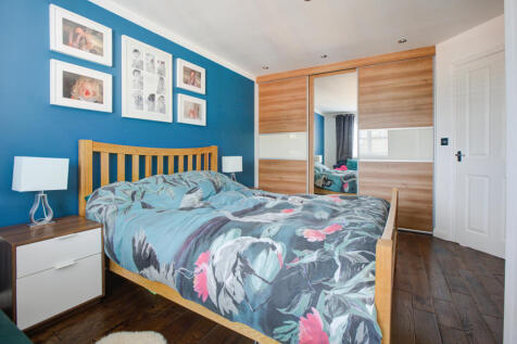 3 LONGSHAW CLOSE-5