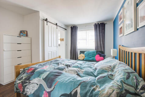 3 LONGSHAW CLOSE-7