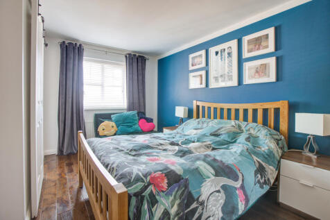 3 LONGSHAW CLOSE-6