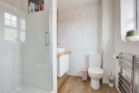 3 LONGSHAW CLOSE-4